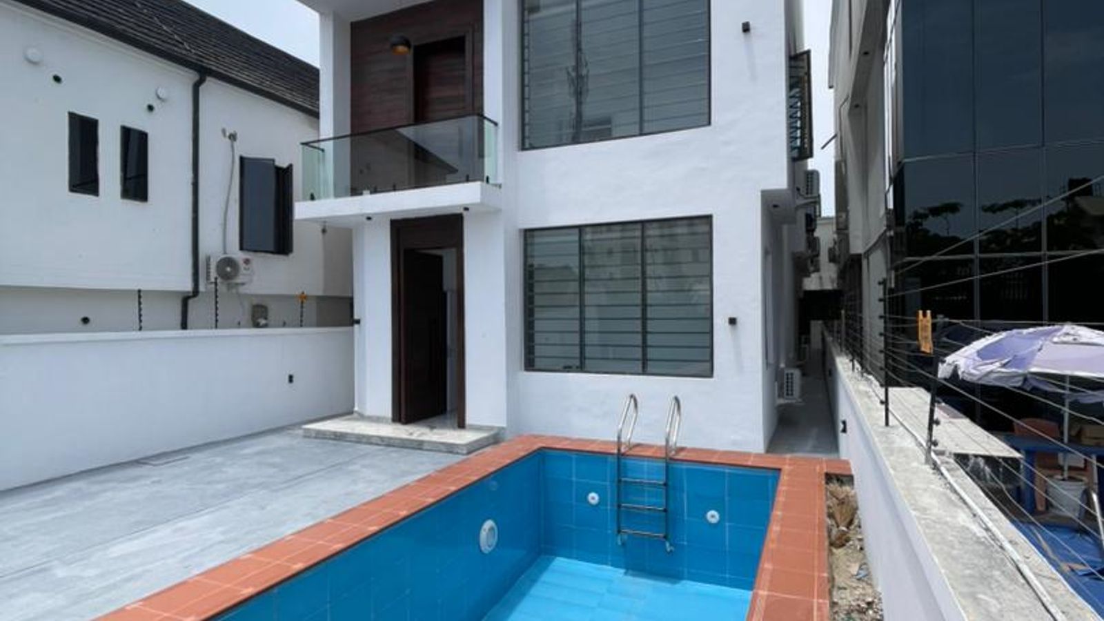 5 Bedroom Fully Detached Duplex