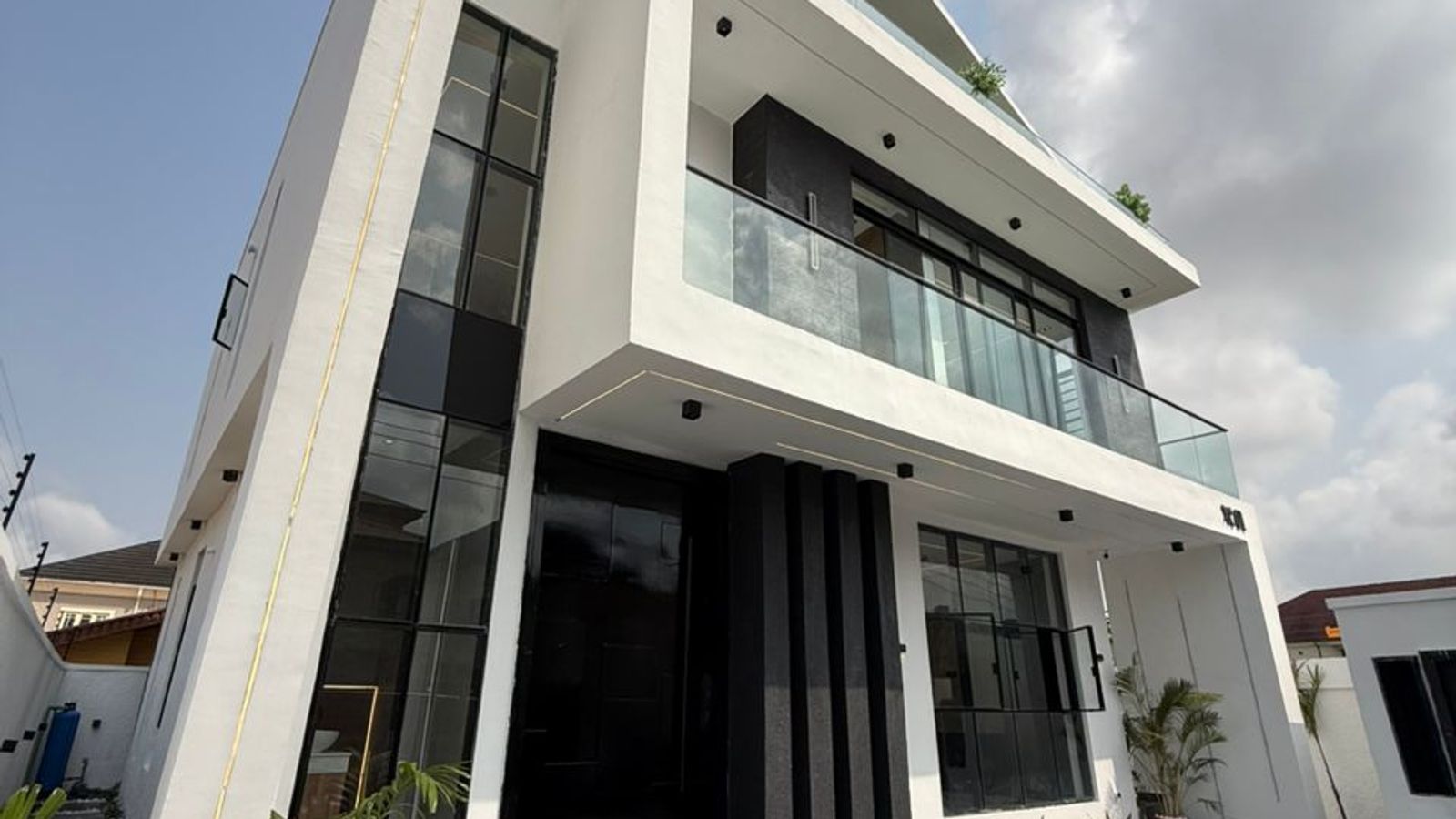 5 Bedroom Fully Detached Duplex