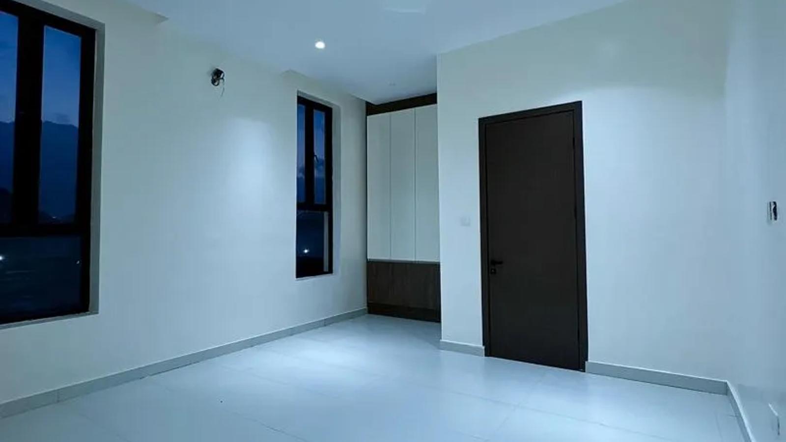 5 Bedroom Fully Detached Duplex