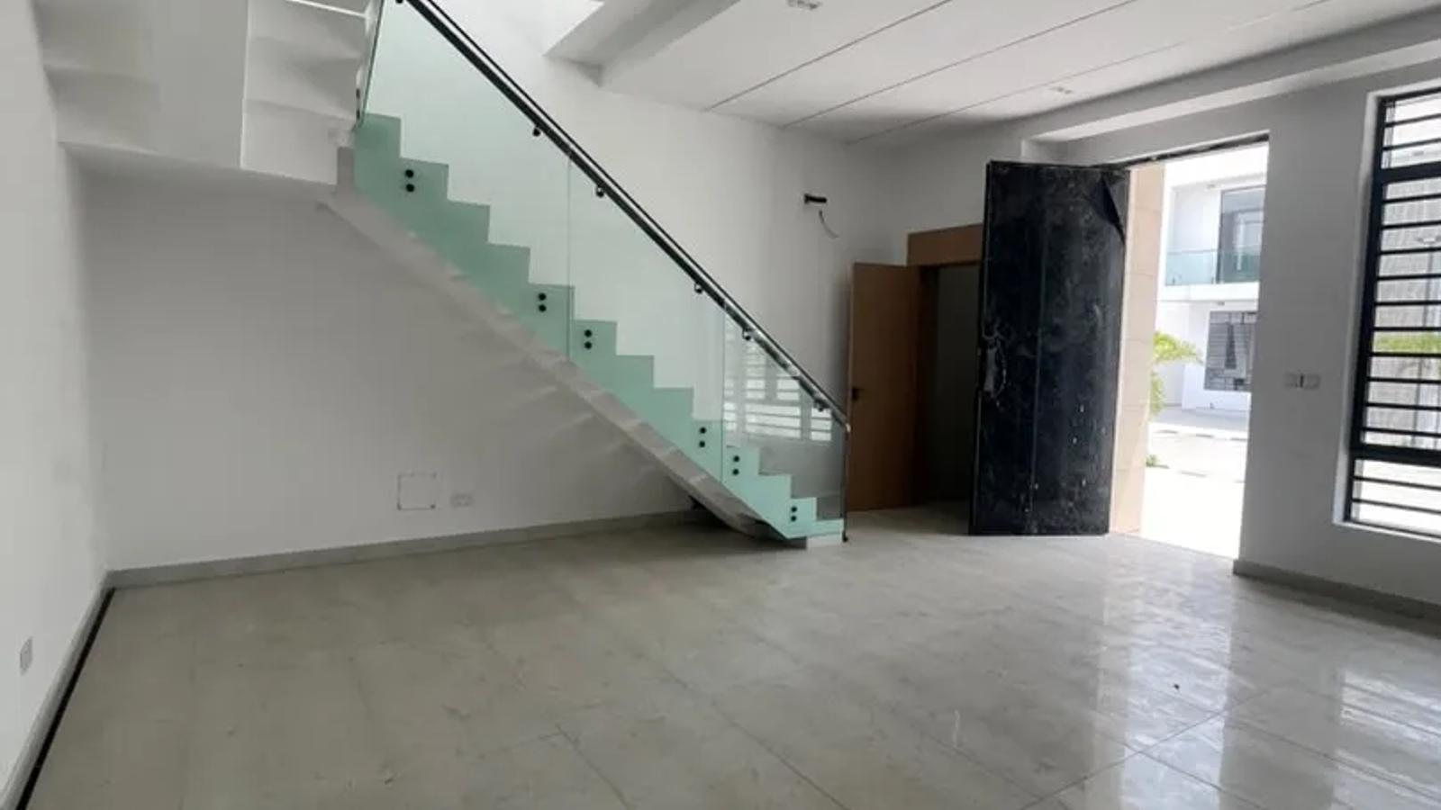 4 BEDROOM FULLY-DETACHED DUPLEX WITH BQ