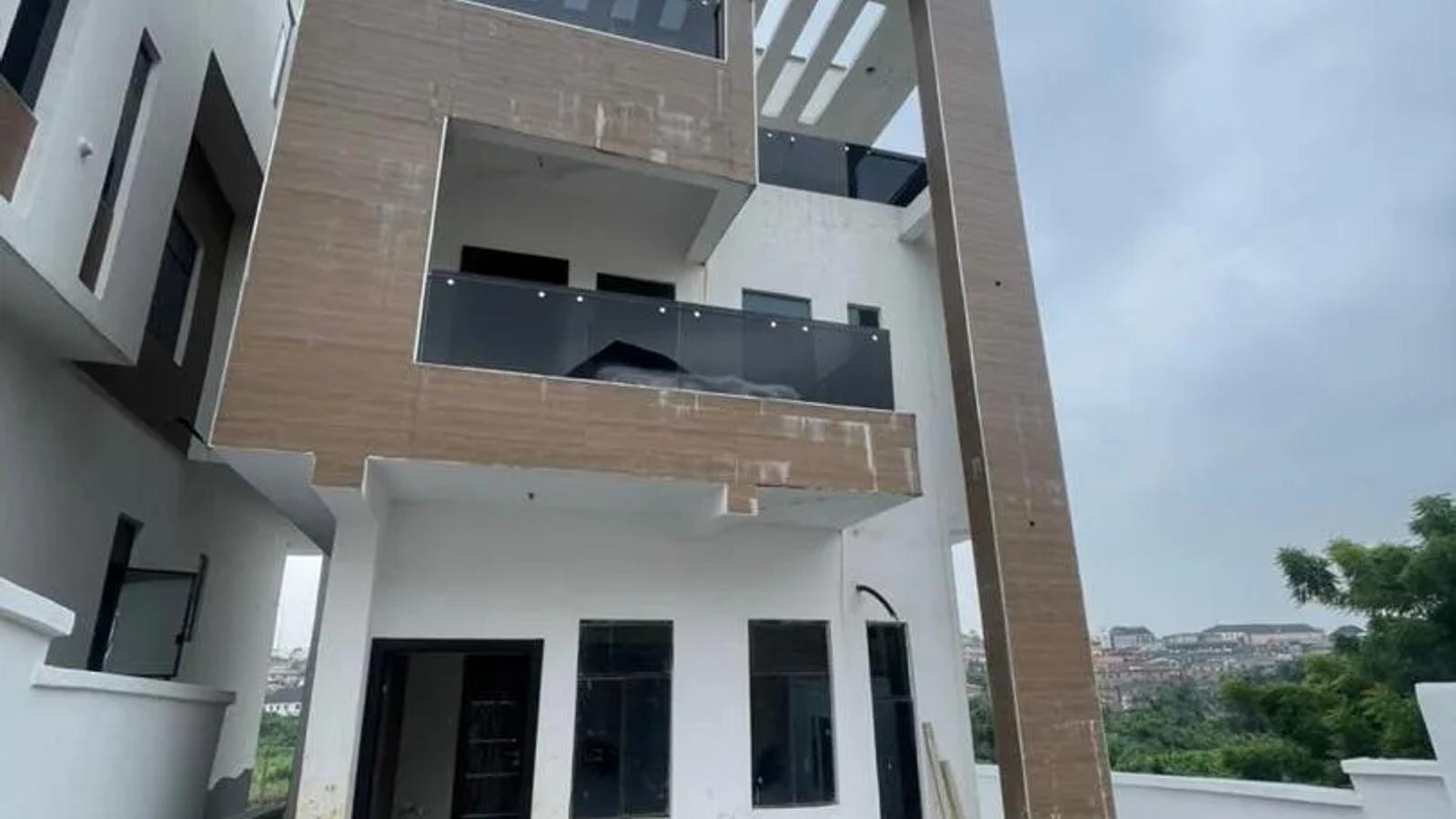 5 Bedroom Fully Detached Duplex