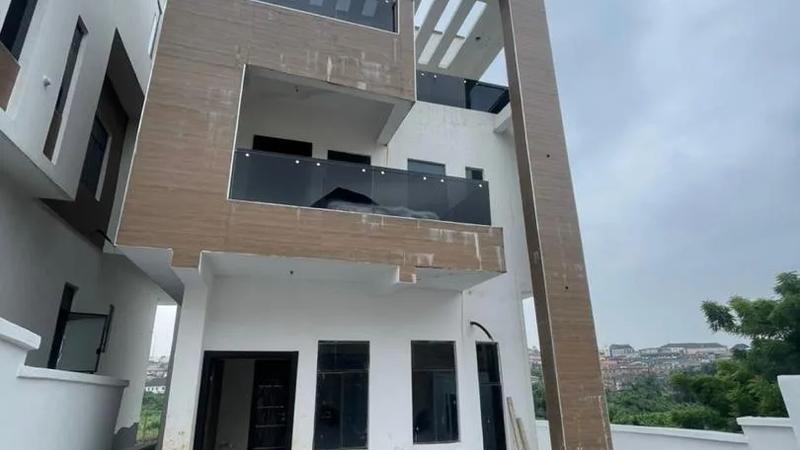 5 Bedroom Fully Detached Duplex