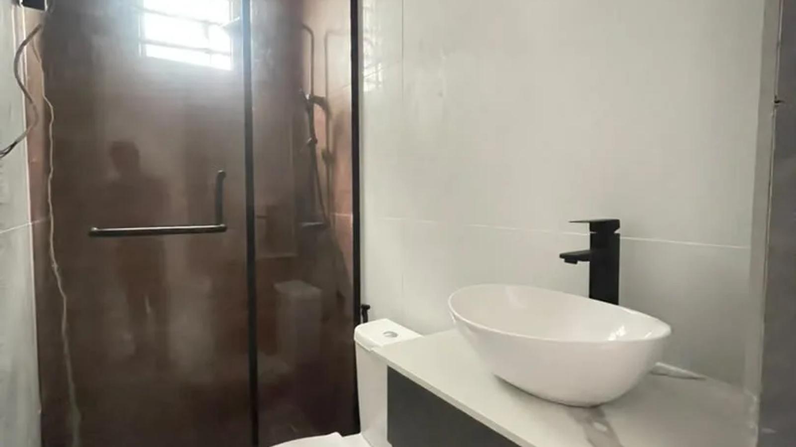 5 BEDROOM FULLY DETACHED DUPLEX