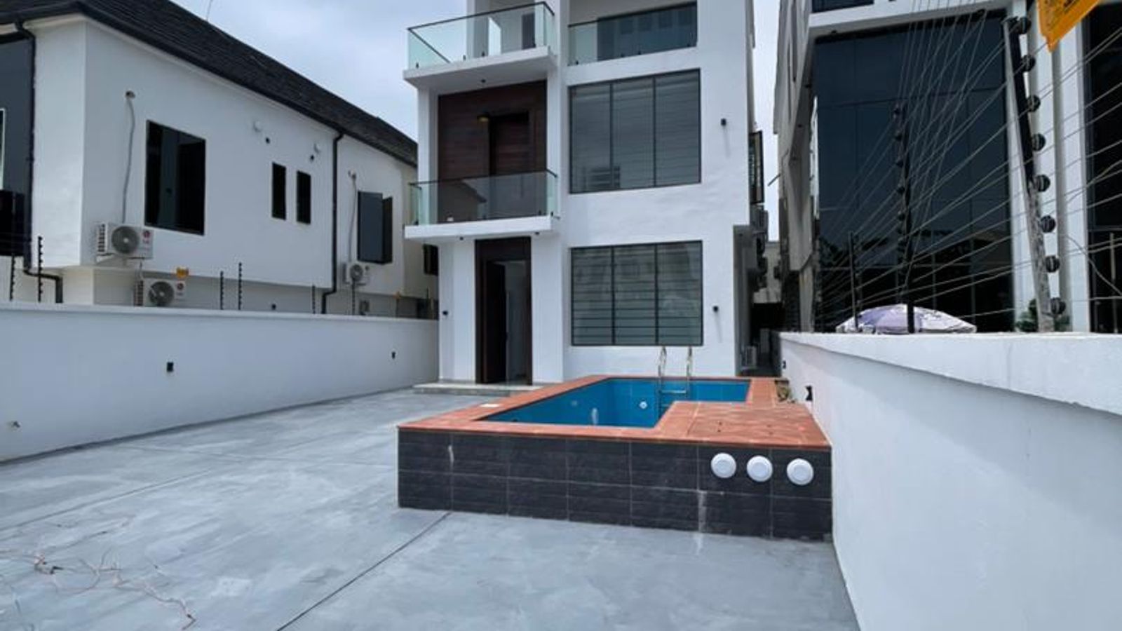 5 Bedroom Fully Detached Duplex