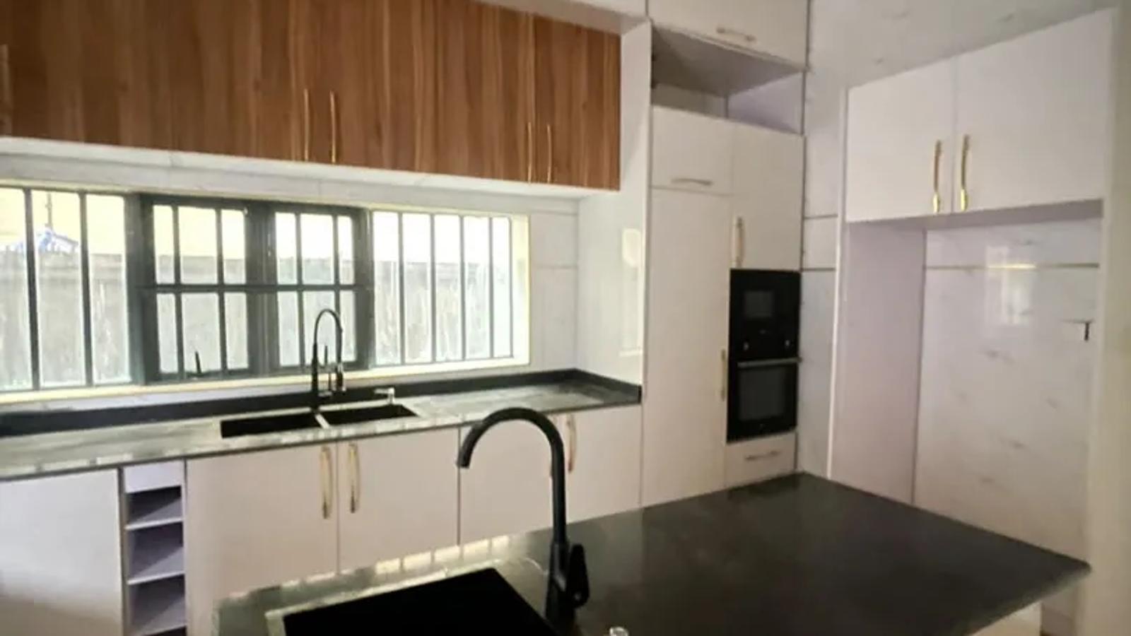 5 Bedroom Fully Detached Duplex