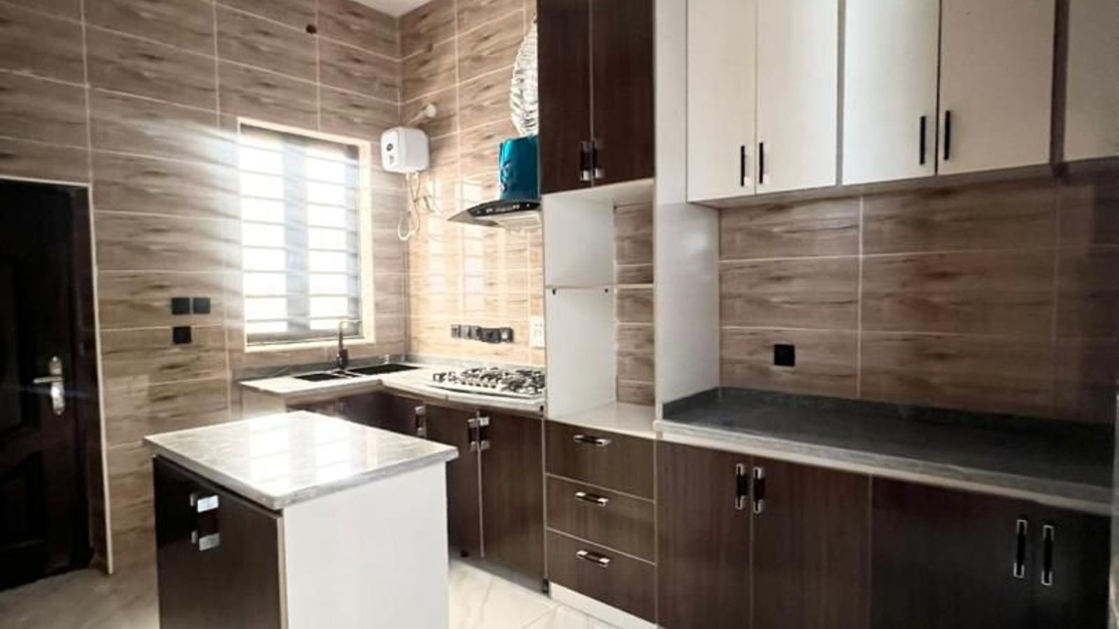 5 Bedroom Fully Detached Duplex