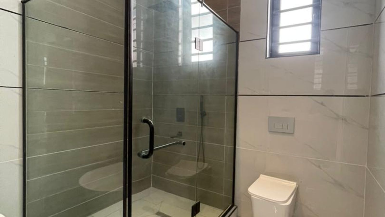 5 Bedroom Fully Detached Duplex
