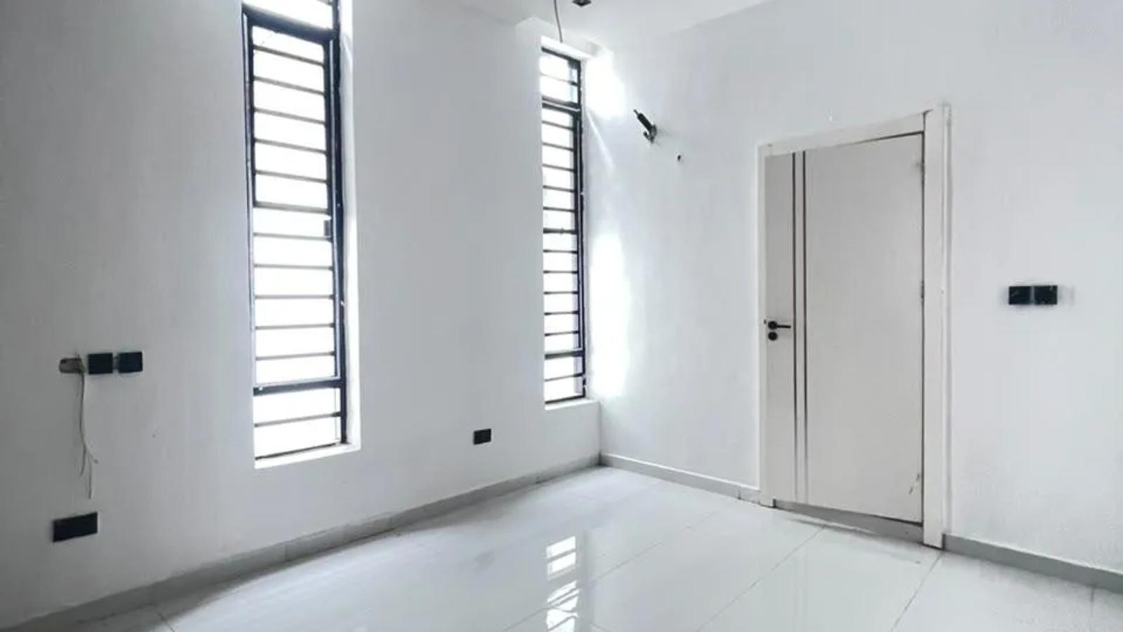 5 Bedroom Fully Detached Duplex