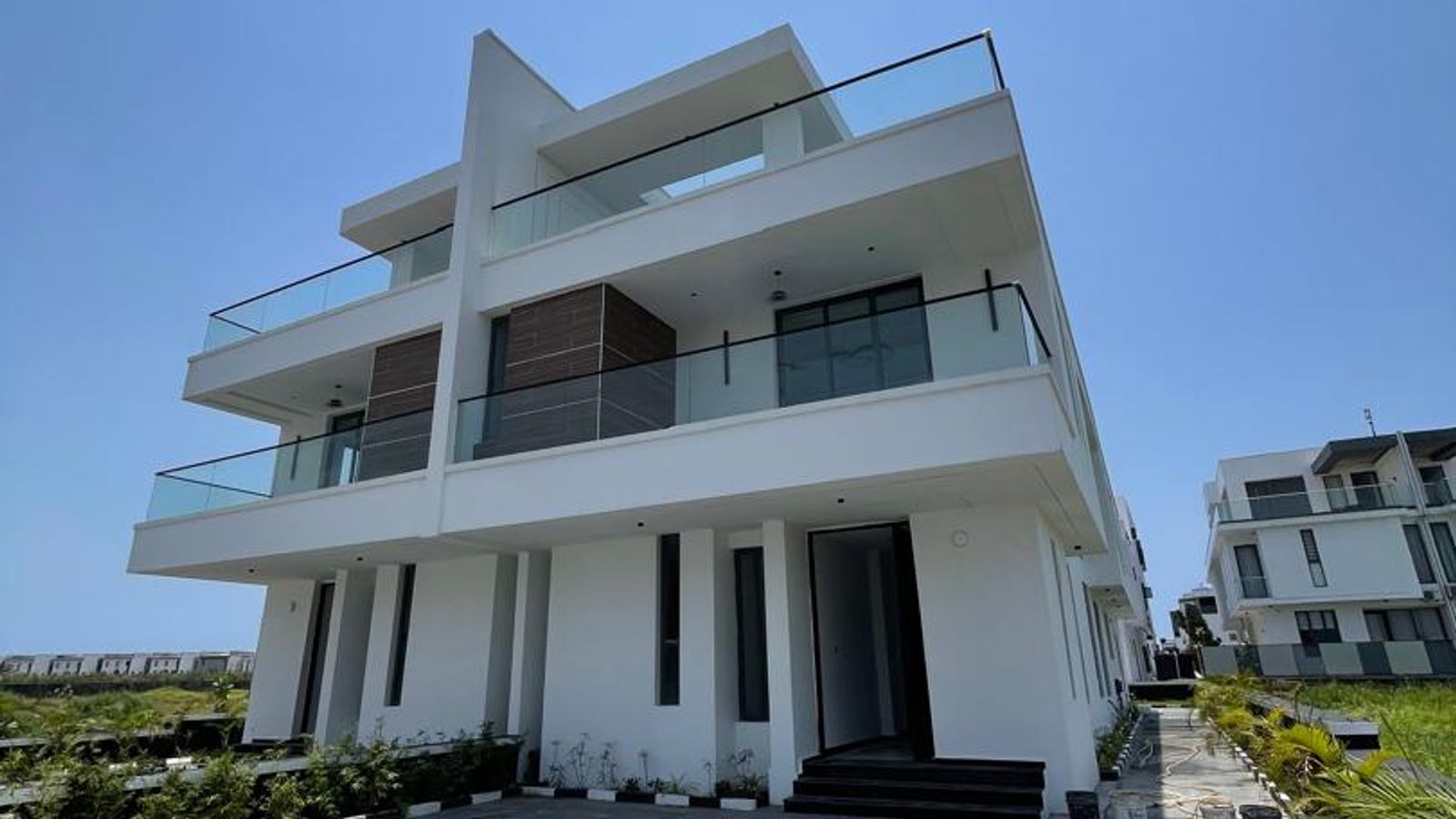 5 Bedroom Fully Detached Duplex