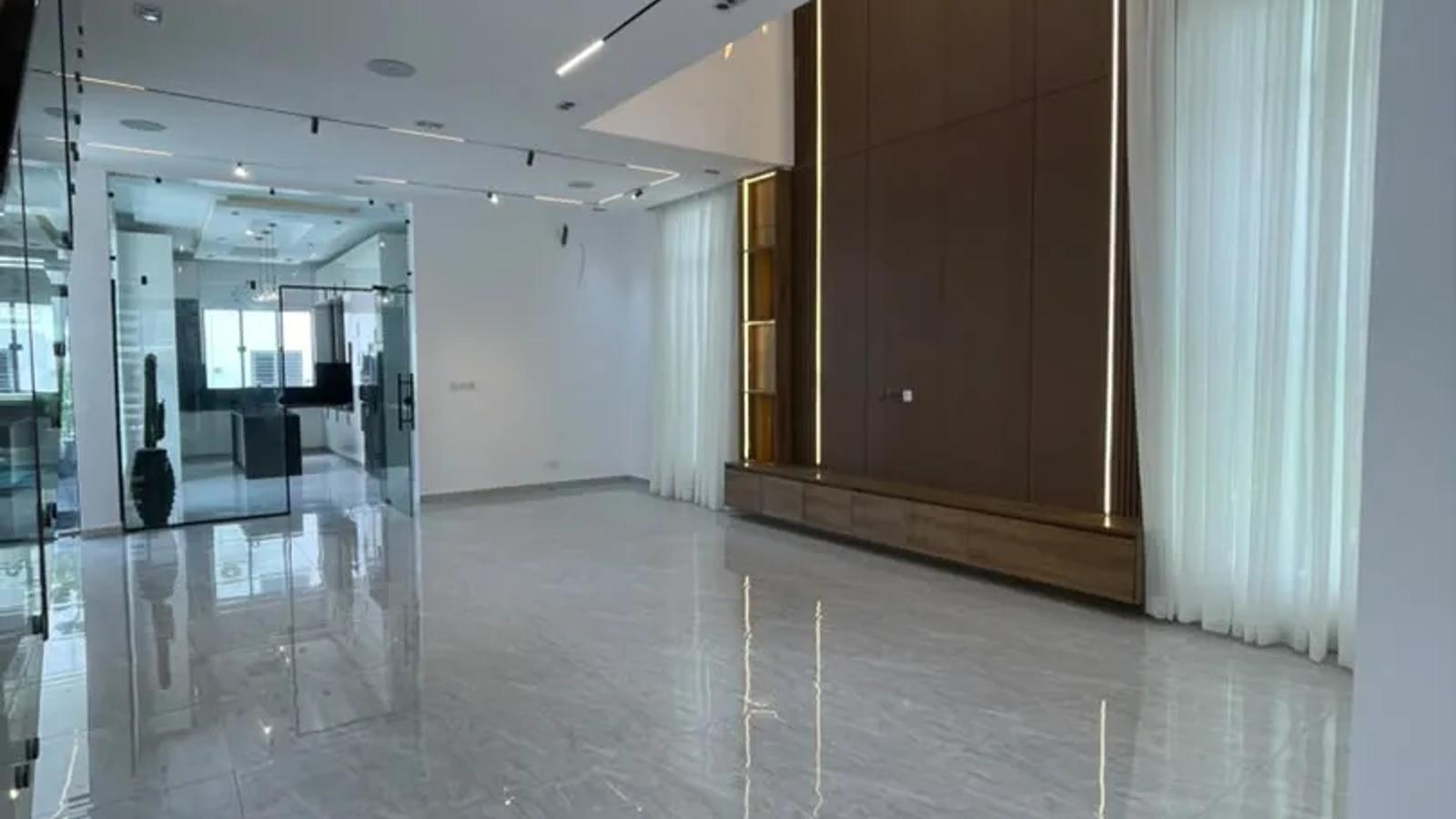 5 Bedroom Fully Detached Duplex