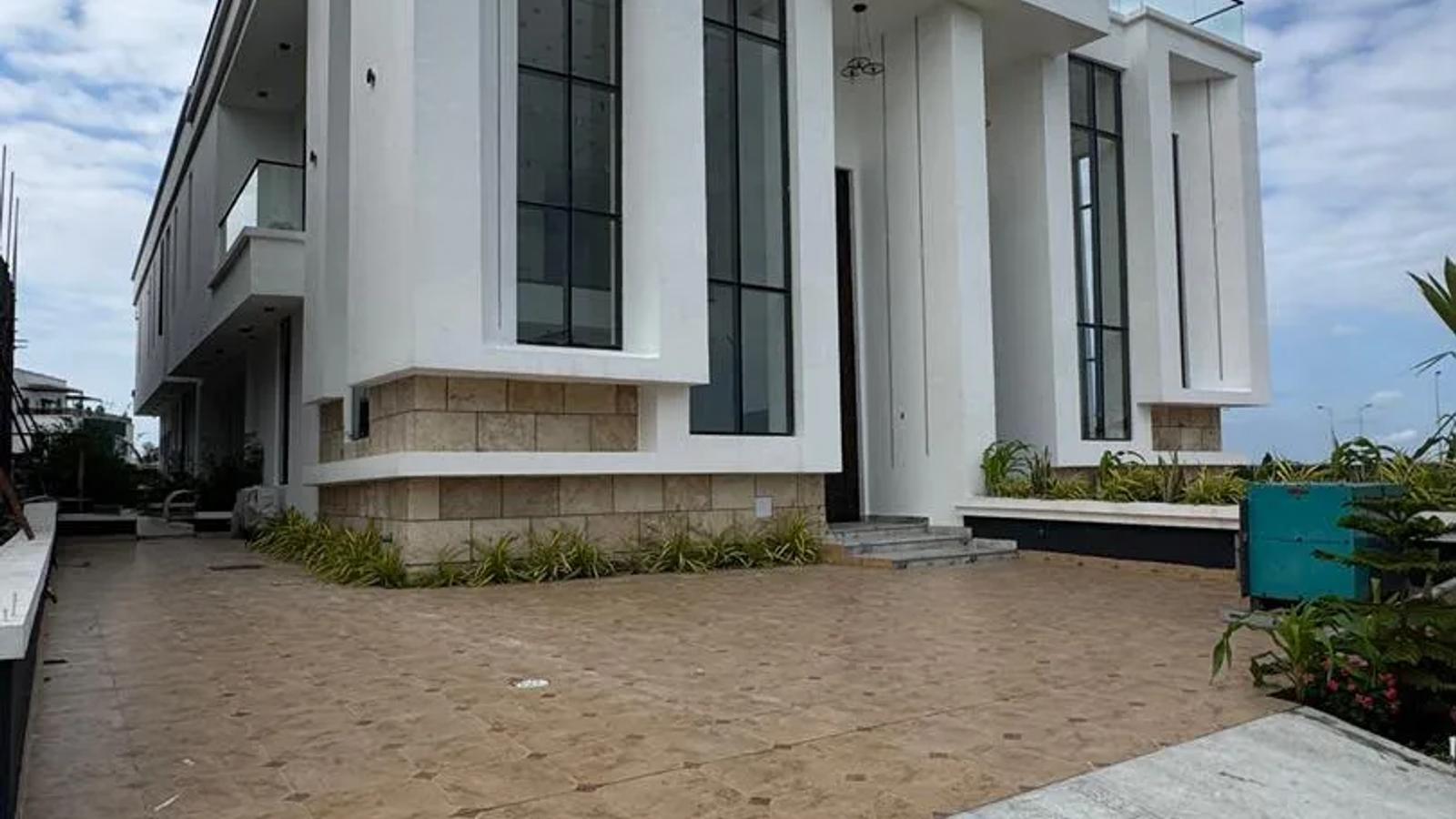 5 Bedroom Fully Detached Duplex