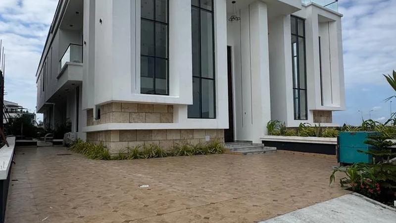 5 Bedroom Fully Detached Duplex