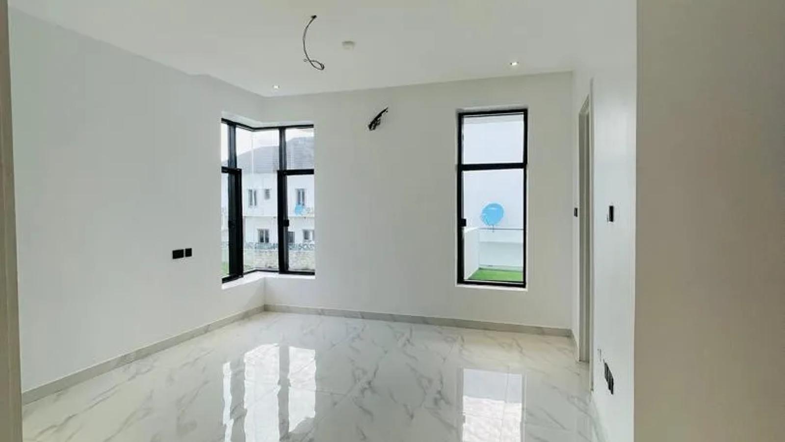 5 Bedroom Fully Detached Duplex