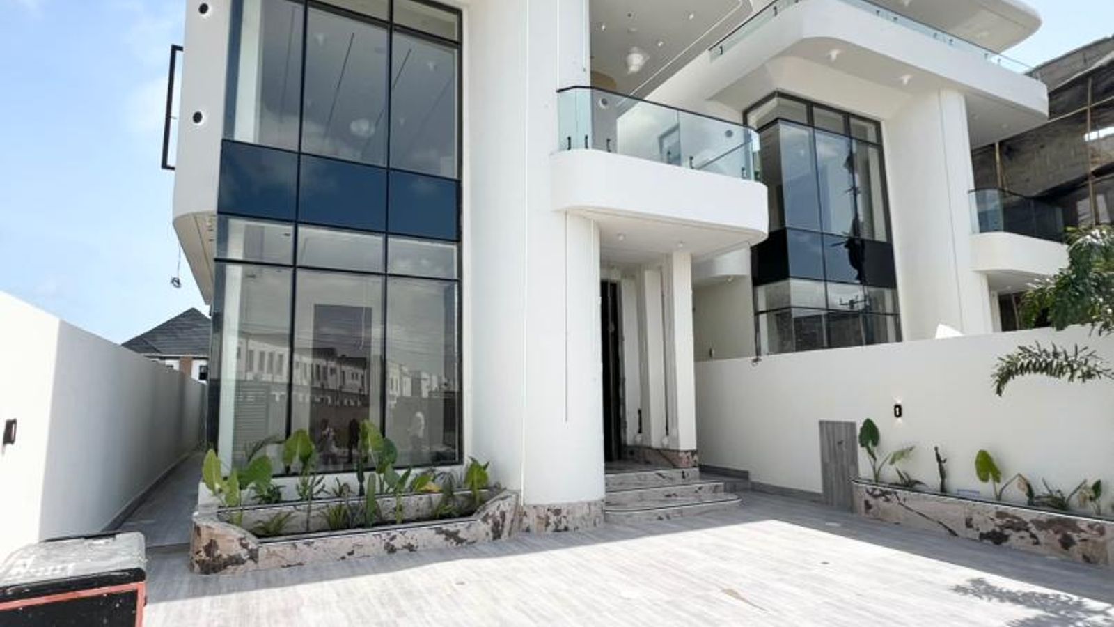 5 Bedroom Fully Detached Duplex
