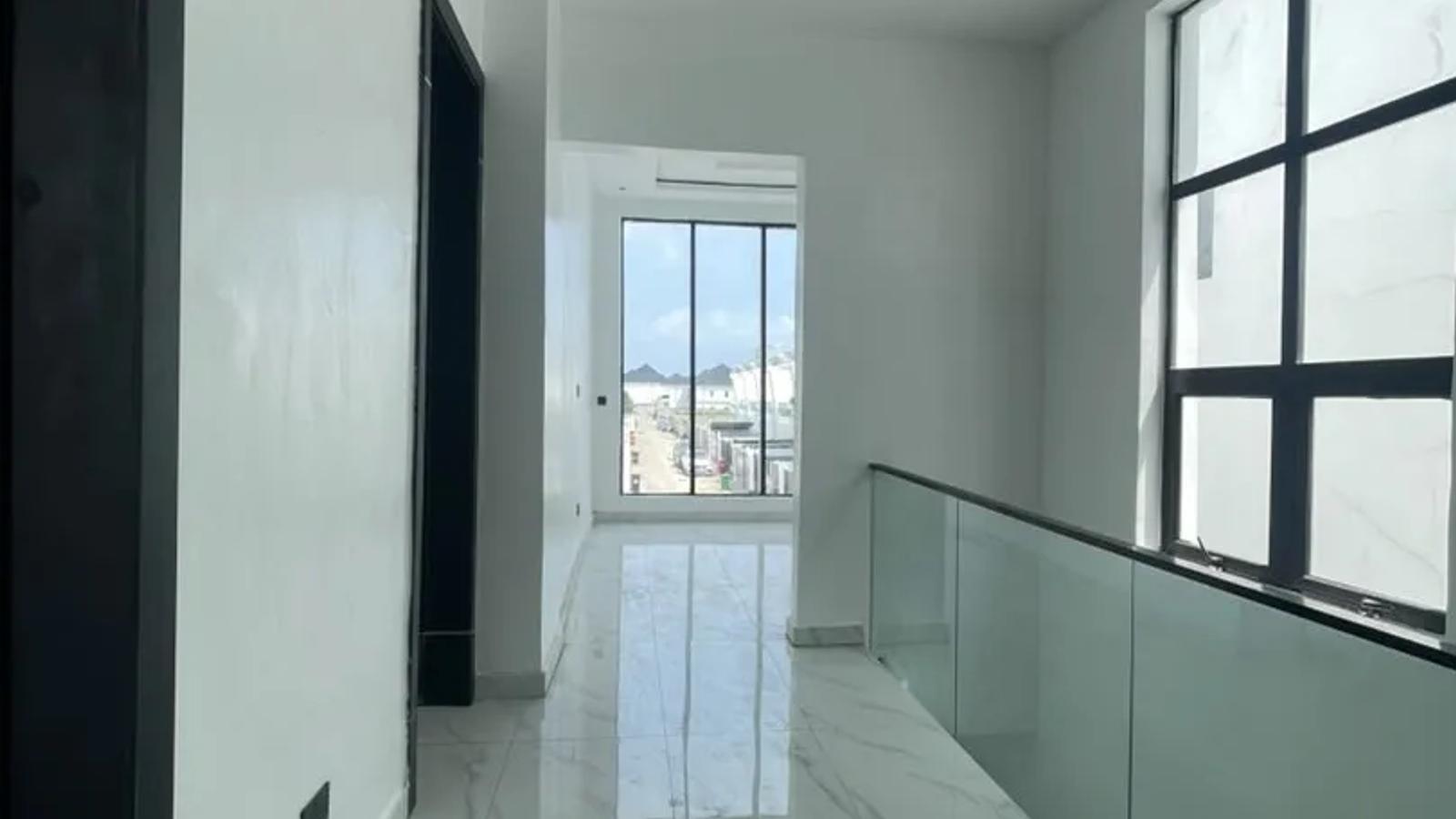 4 BEDROOM FULLY-DETACHED DUPLEX WITH BQ