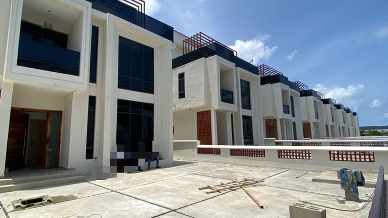 6 Bedroom Fully Detached Duplex