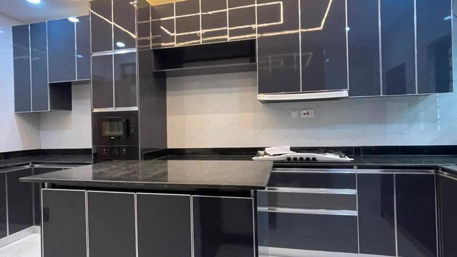 5 BEDROOM FULLY DETACHED DUPLEX WITH BQ