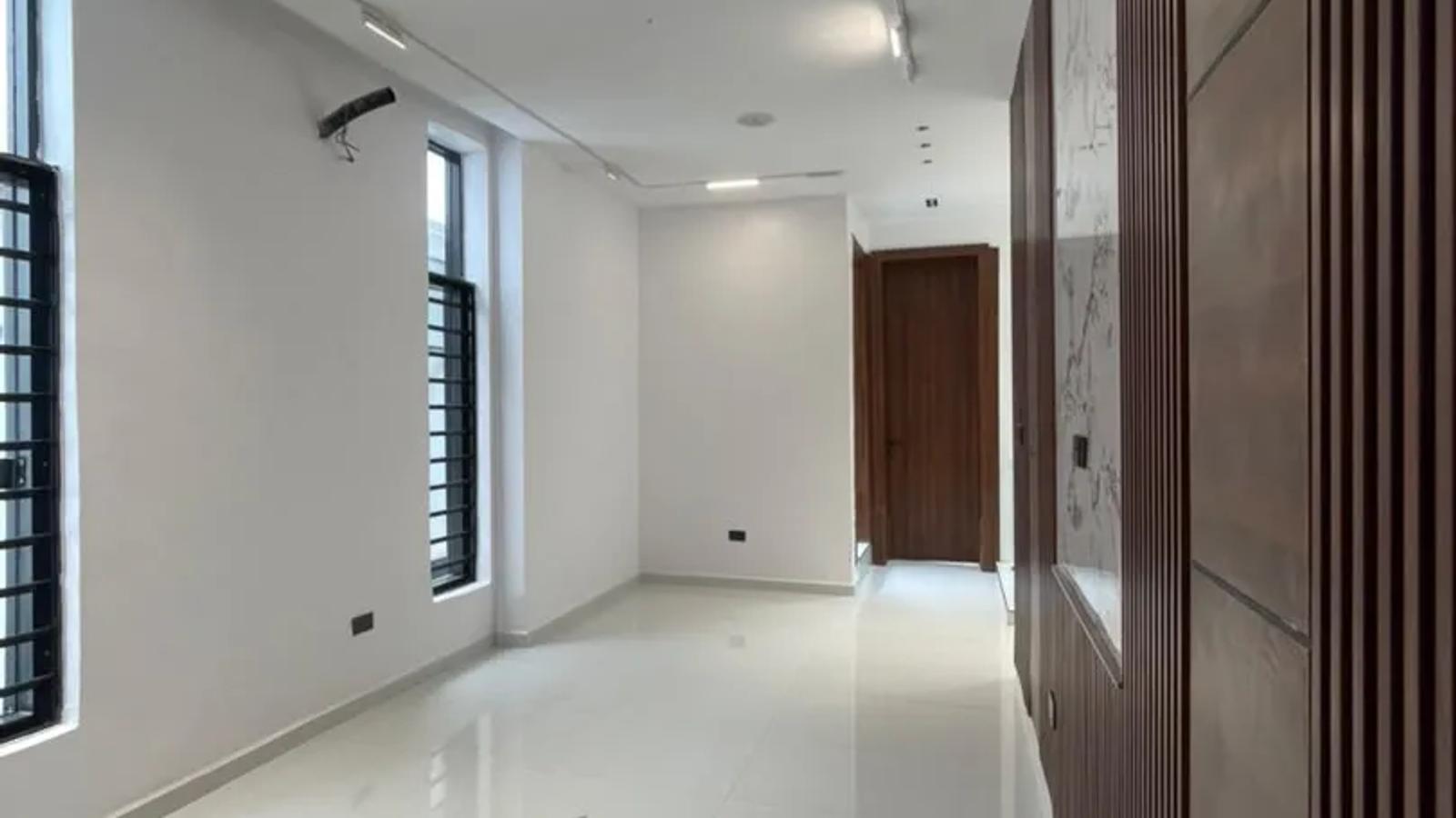 5 Bedroom Fully Detached Duplex