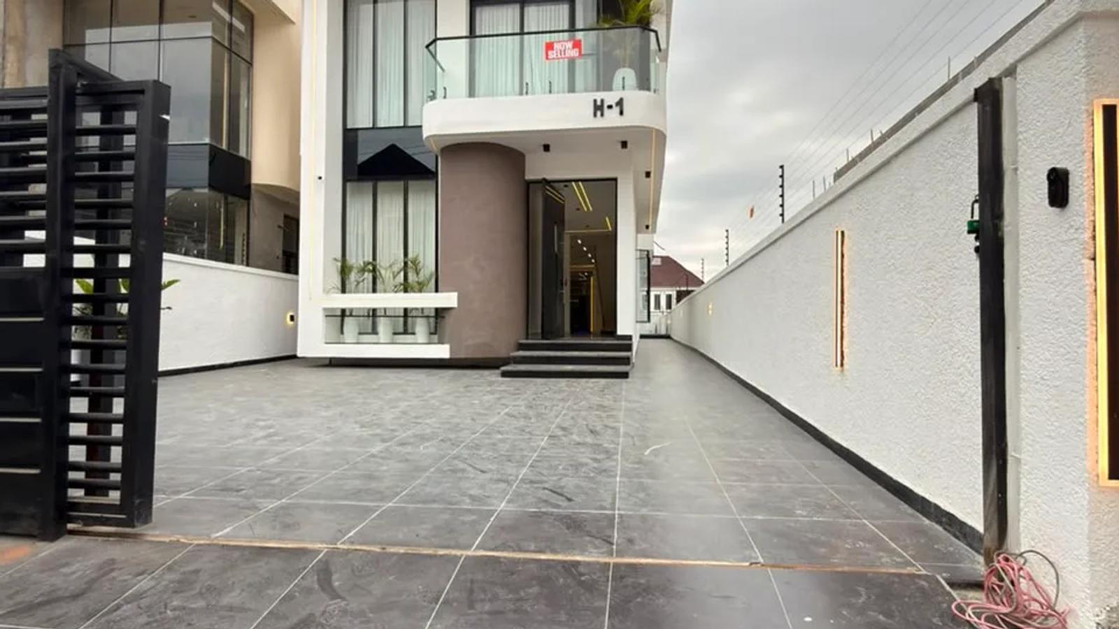 5 Bedroom Fully Detached Duplex