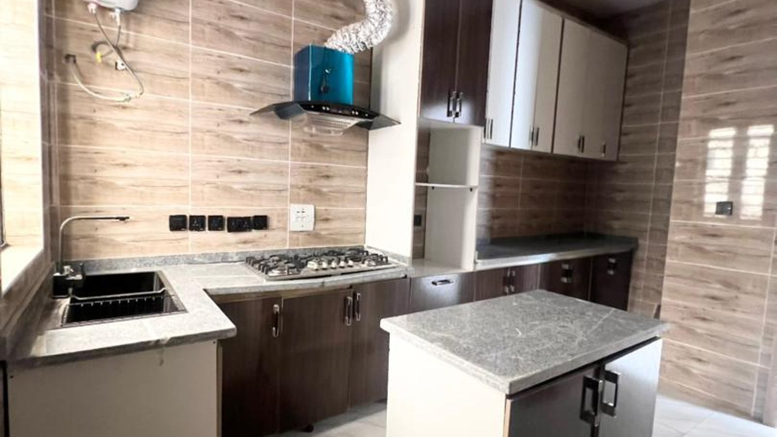 5 Bedroom Fully Detached Duplex