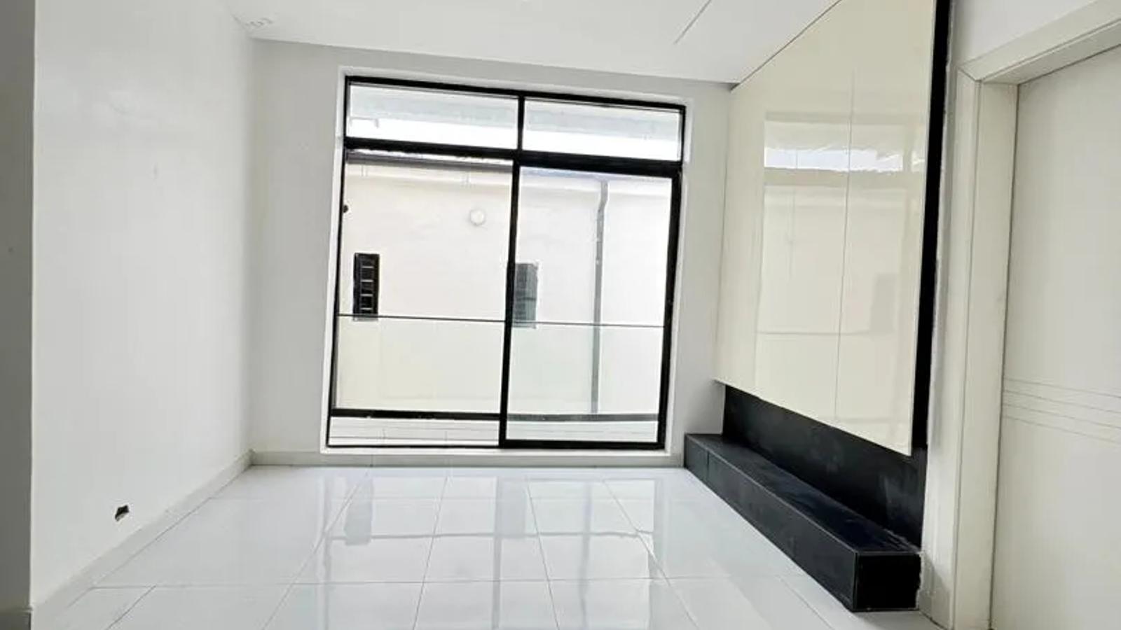 5 Bedroom Fully Detached Duplex