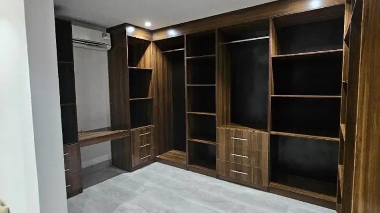 6 Bedroom Fully Detached Duplex