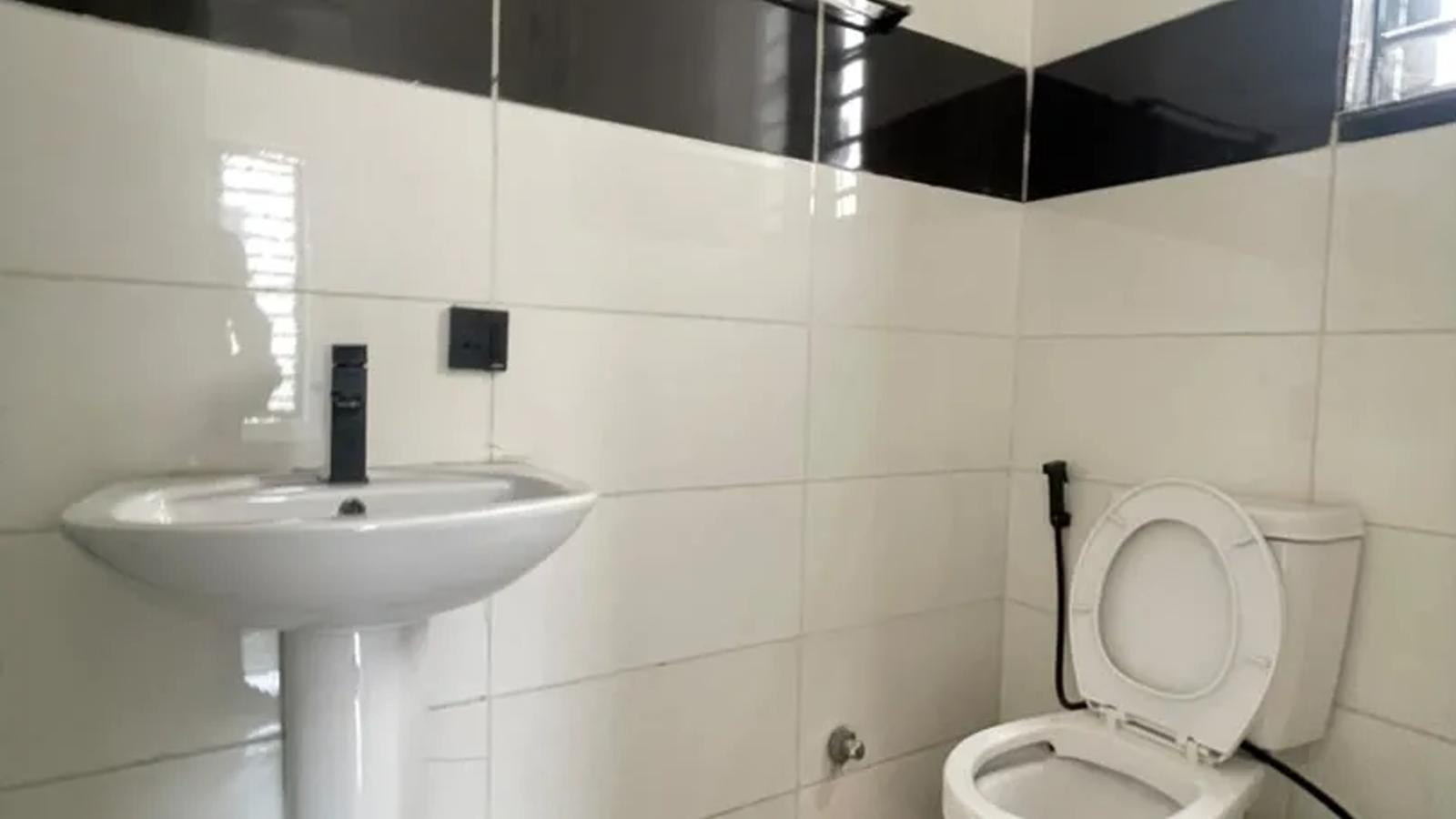 5 Bedroom Fully Detached Duplex