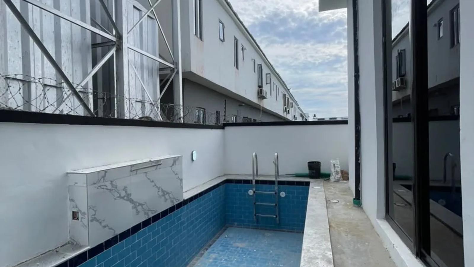 5 Bedroom Fully Detached Duplex
