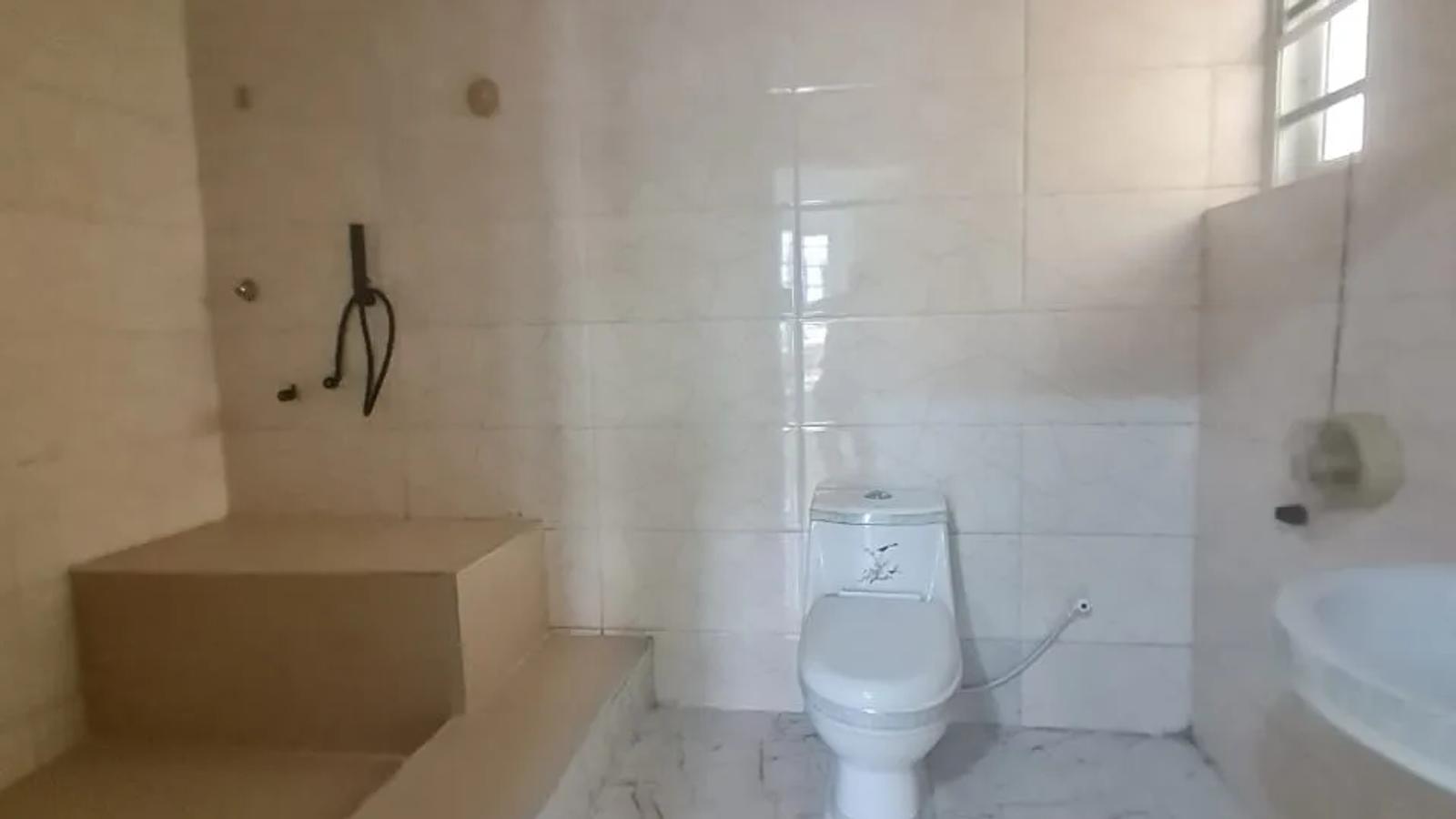 5 Bedroom Fully Detached Duplex