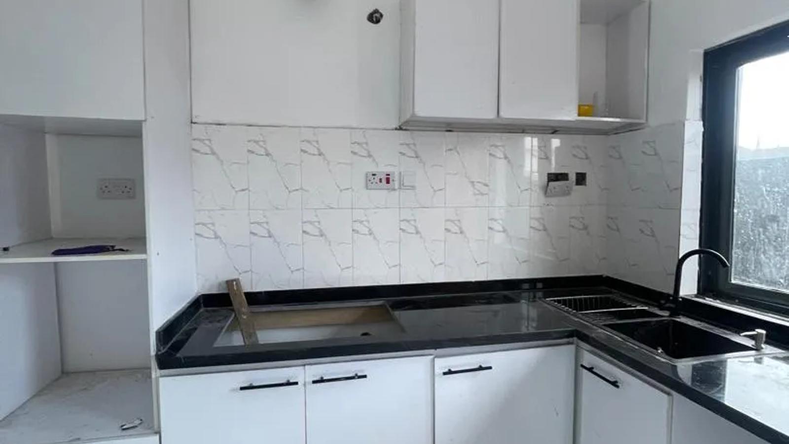 5 Bedroom Fully Detached Duplex