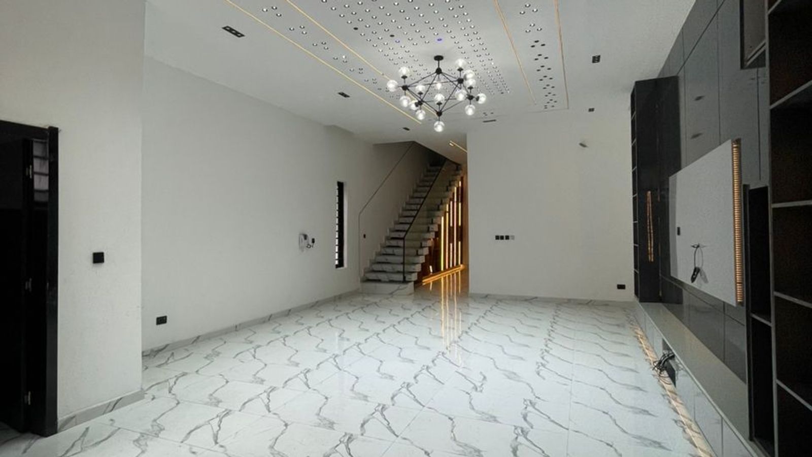 5 Bedroom Fully Detached Duplex