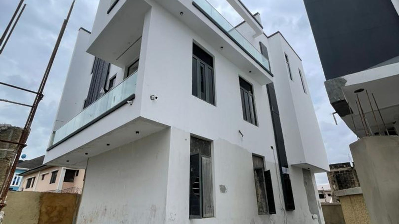 5 Bedroom Fully Detached Duplex