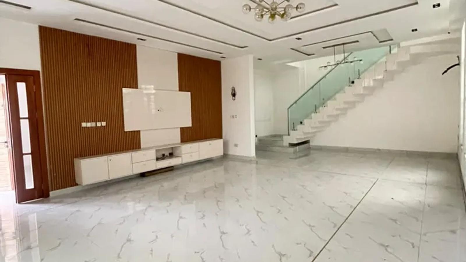 5 Bedroom Fully Detached Duplex