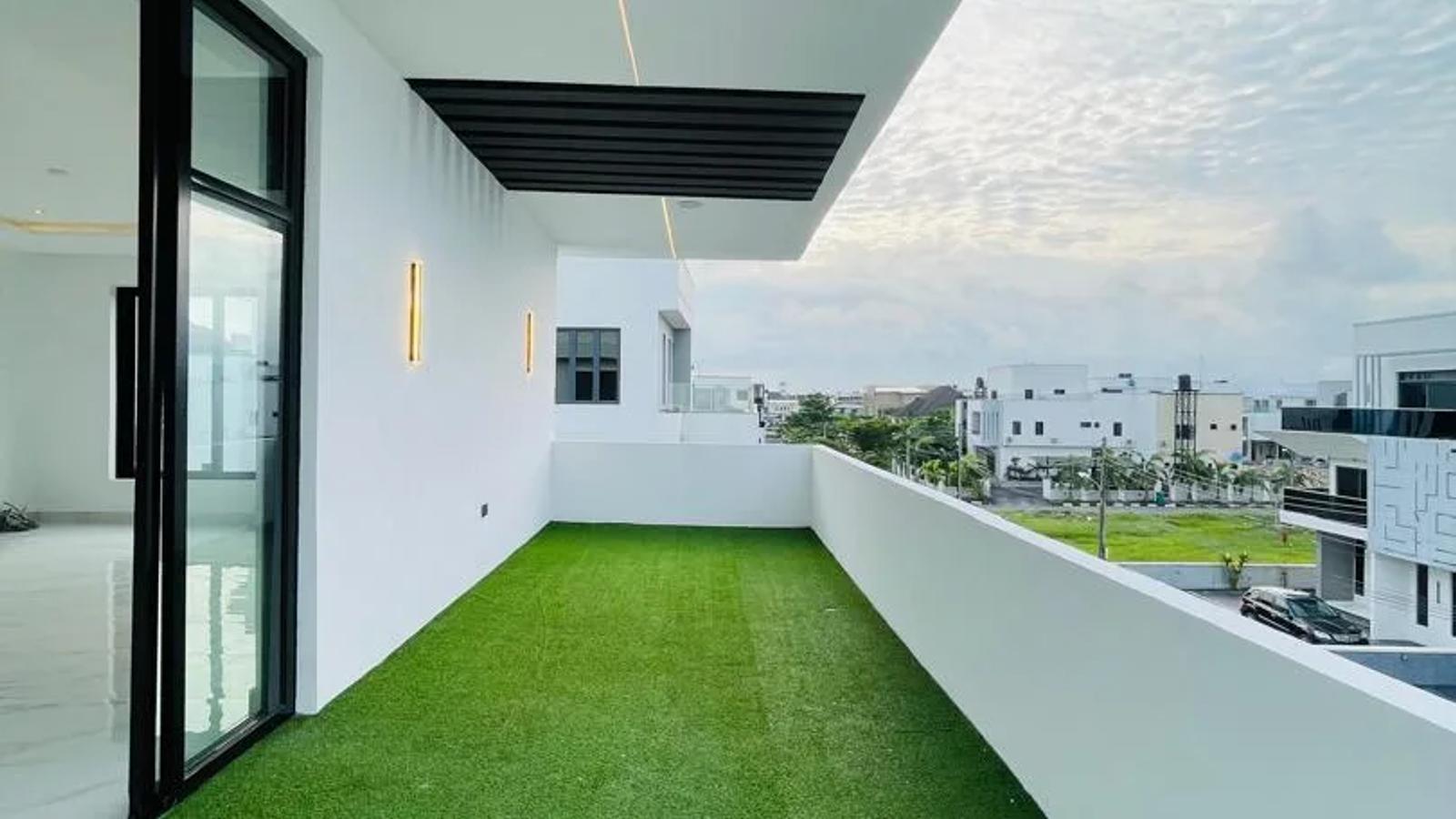 5 Bedroom Fully Detached Duplex