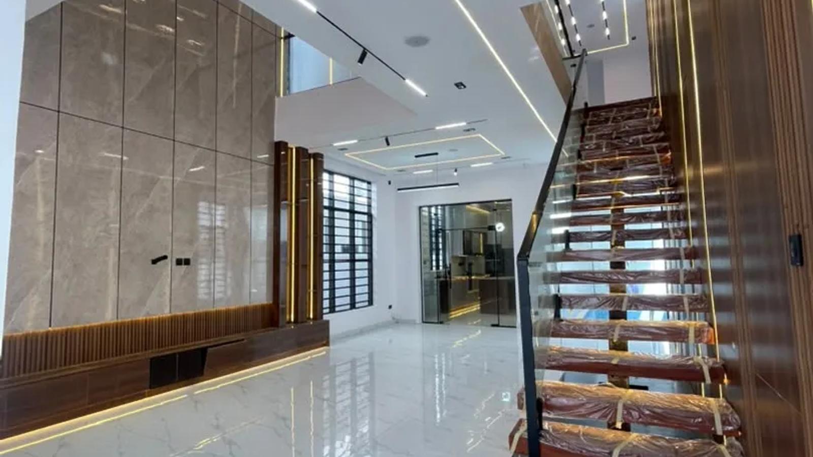 5 Bedroom Fully Detached Duplex