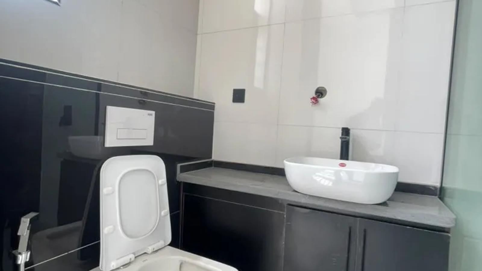 4 BEDROOM FULLY-DETACHED DUPLEX WITH BQ