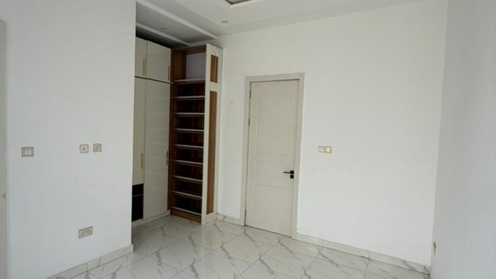 5 Bedroom Fully Detached Duplex
