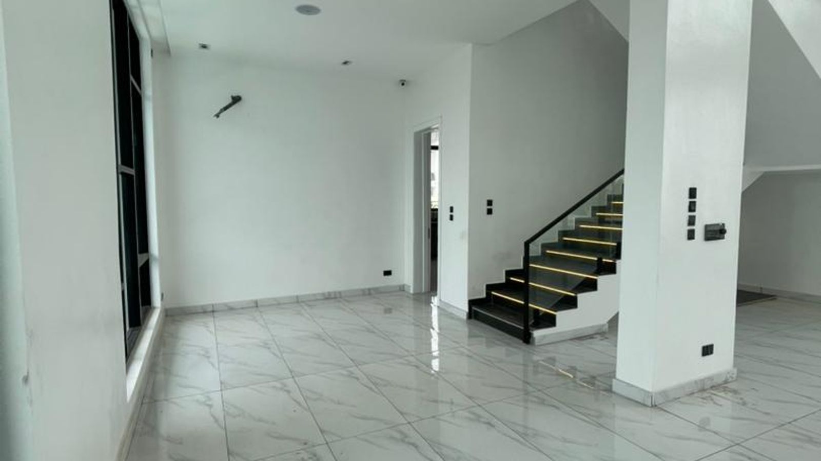 5 Bedroom Fully Detached Duplex
