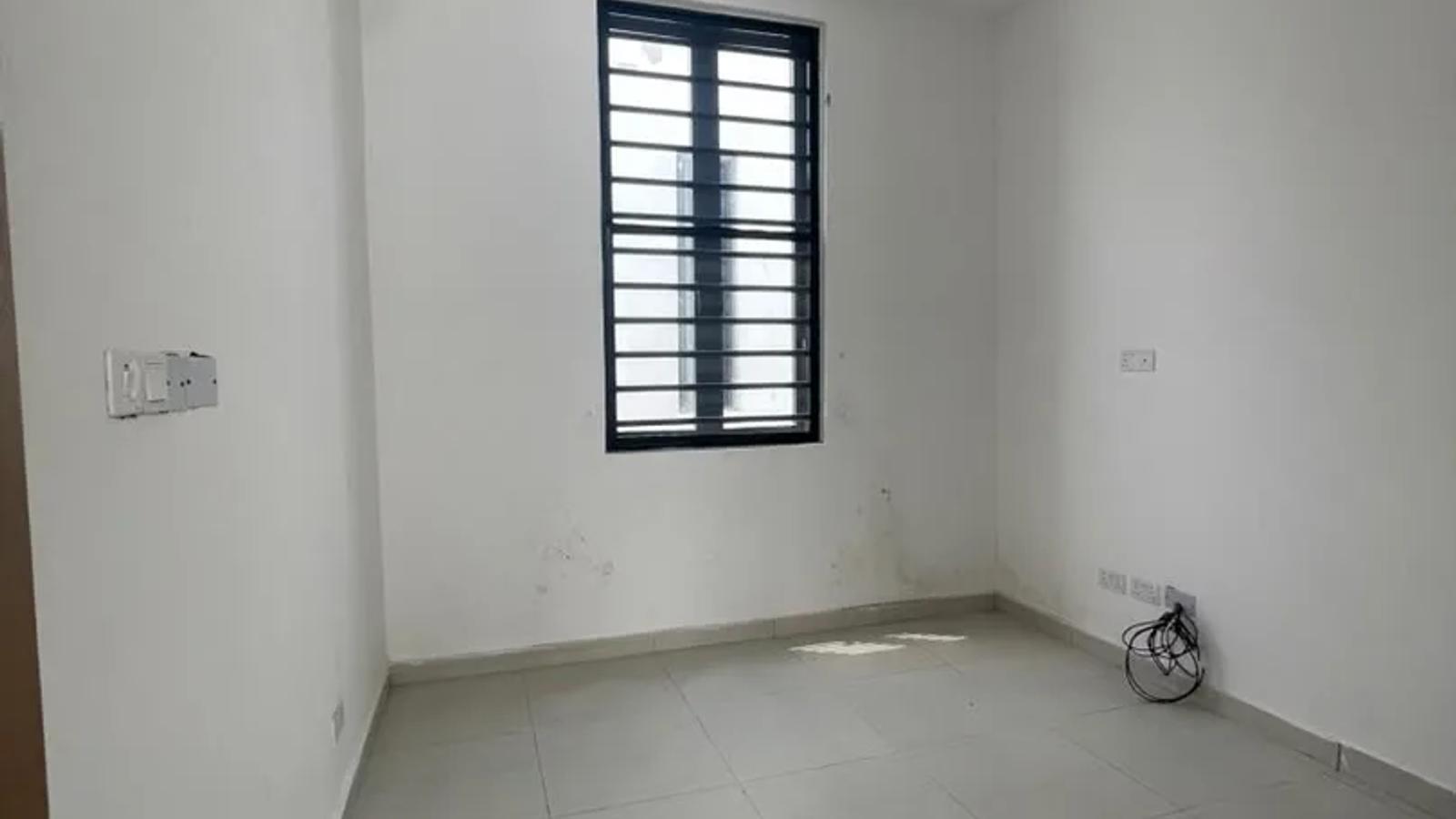 4 BEDROOM FULLY-DETACHED DUPLEX WITH BQ