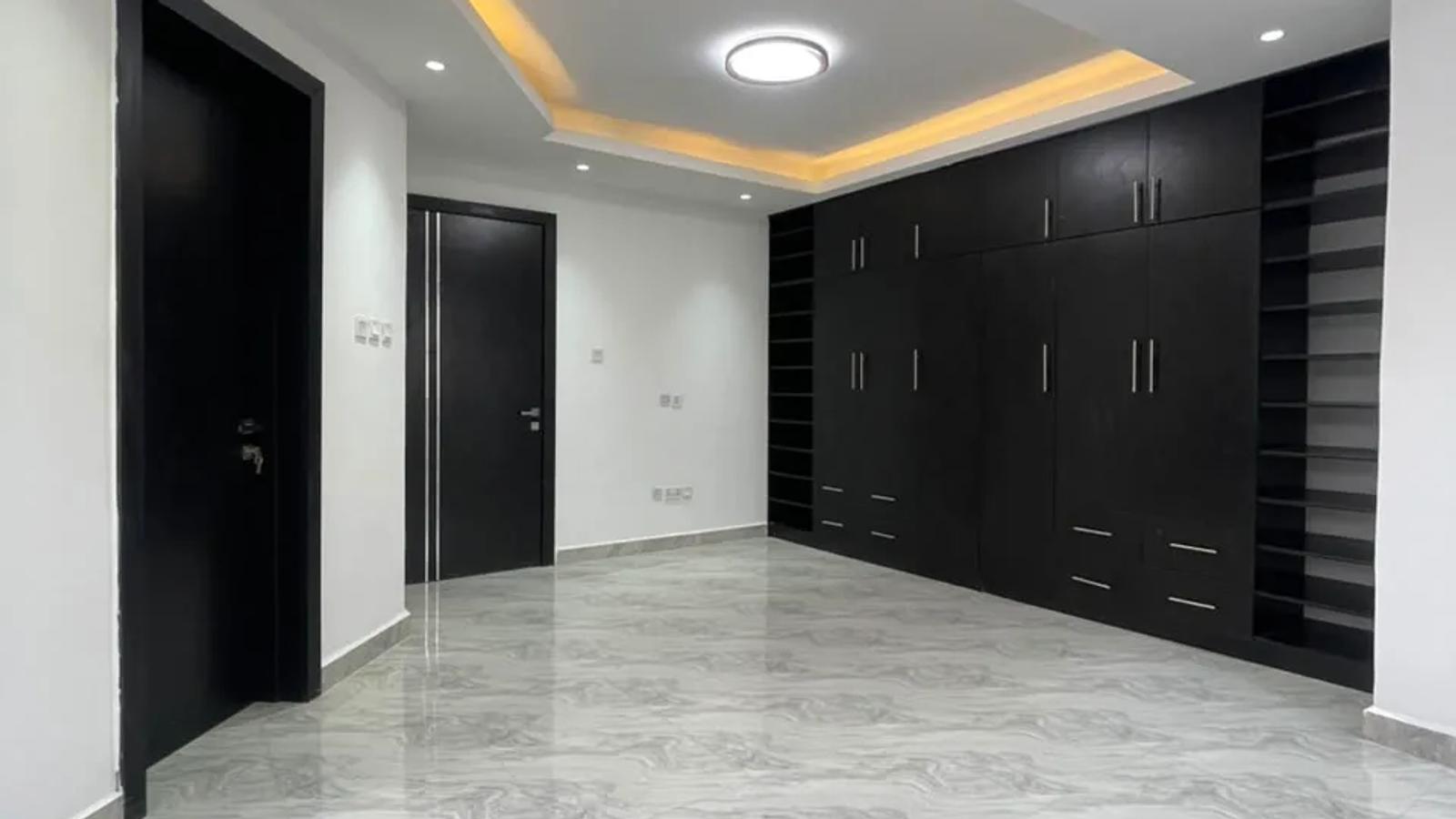 4 BEDROOM TERRACE WITH BQ