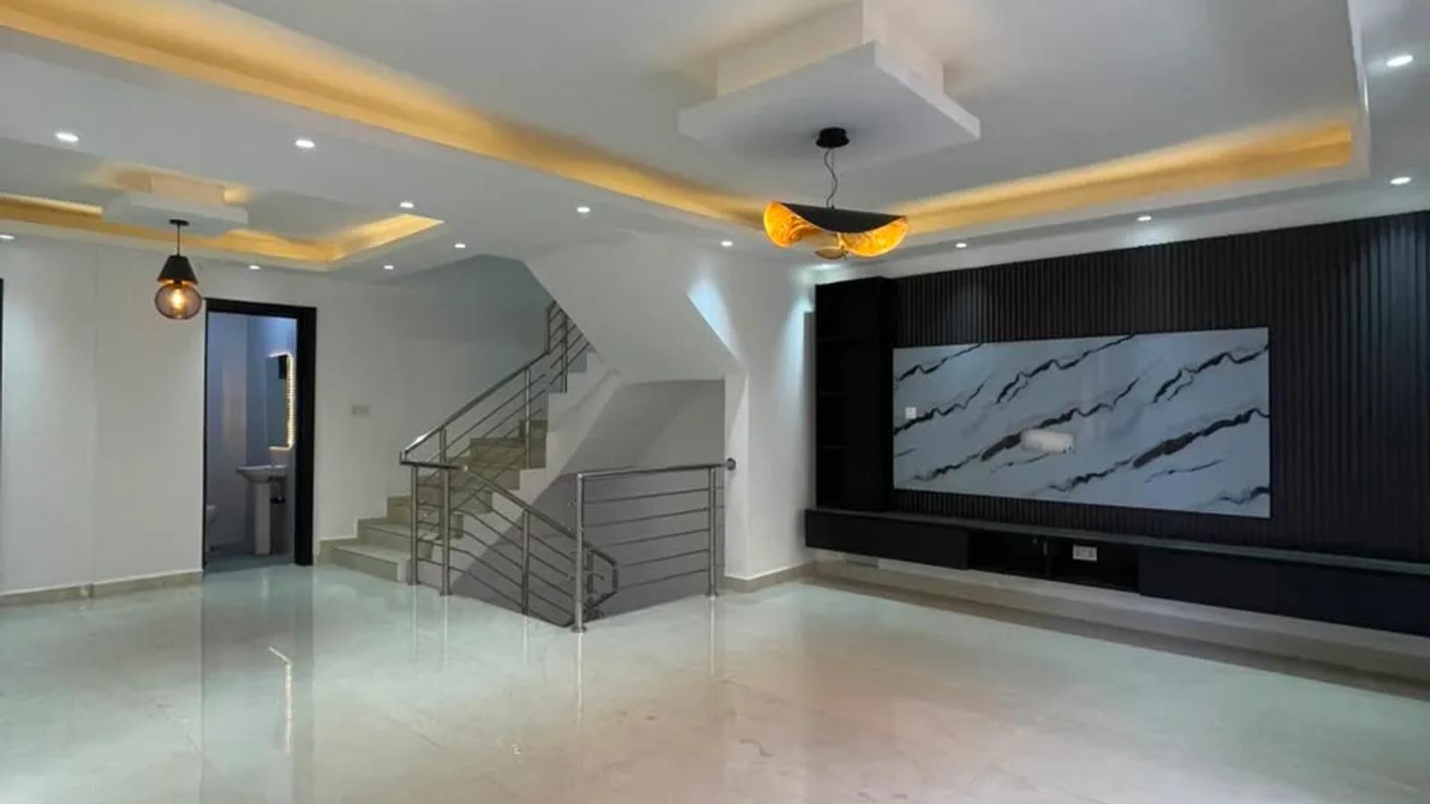4 BEDROOM TERRACE WITH BQ