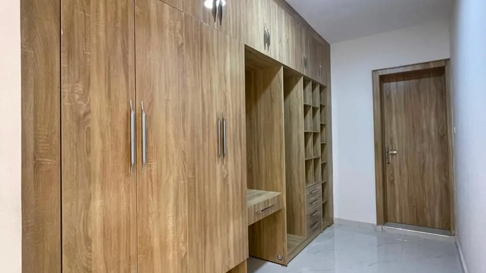 5 BEDROOM FULLY DETACHED DUPLEX WITH BQ