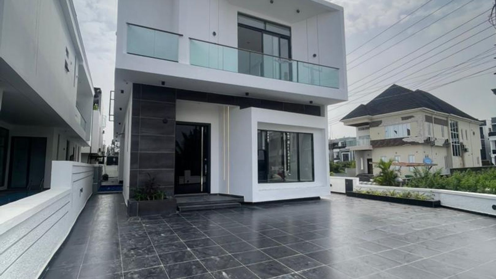5 Bedroom Fully Detached Duplex