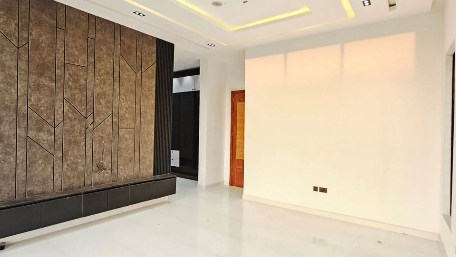 5 Bedroom Fully Detached Duplex