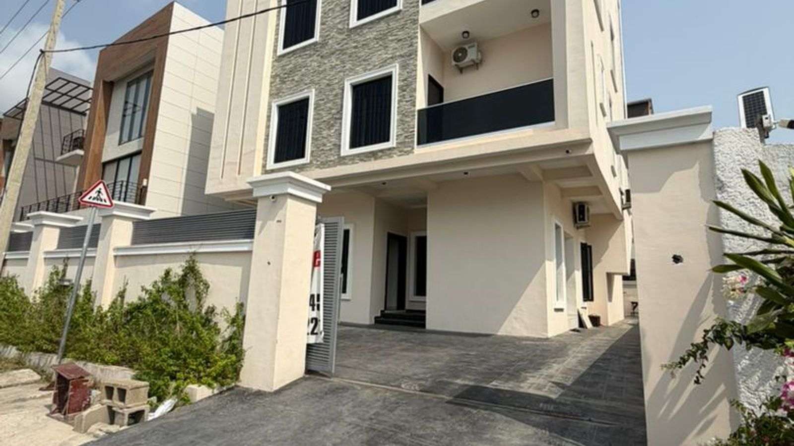 5 Bedroom Fully Detached Duplex