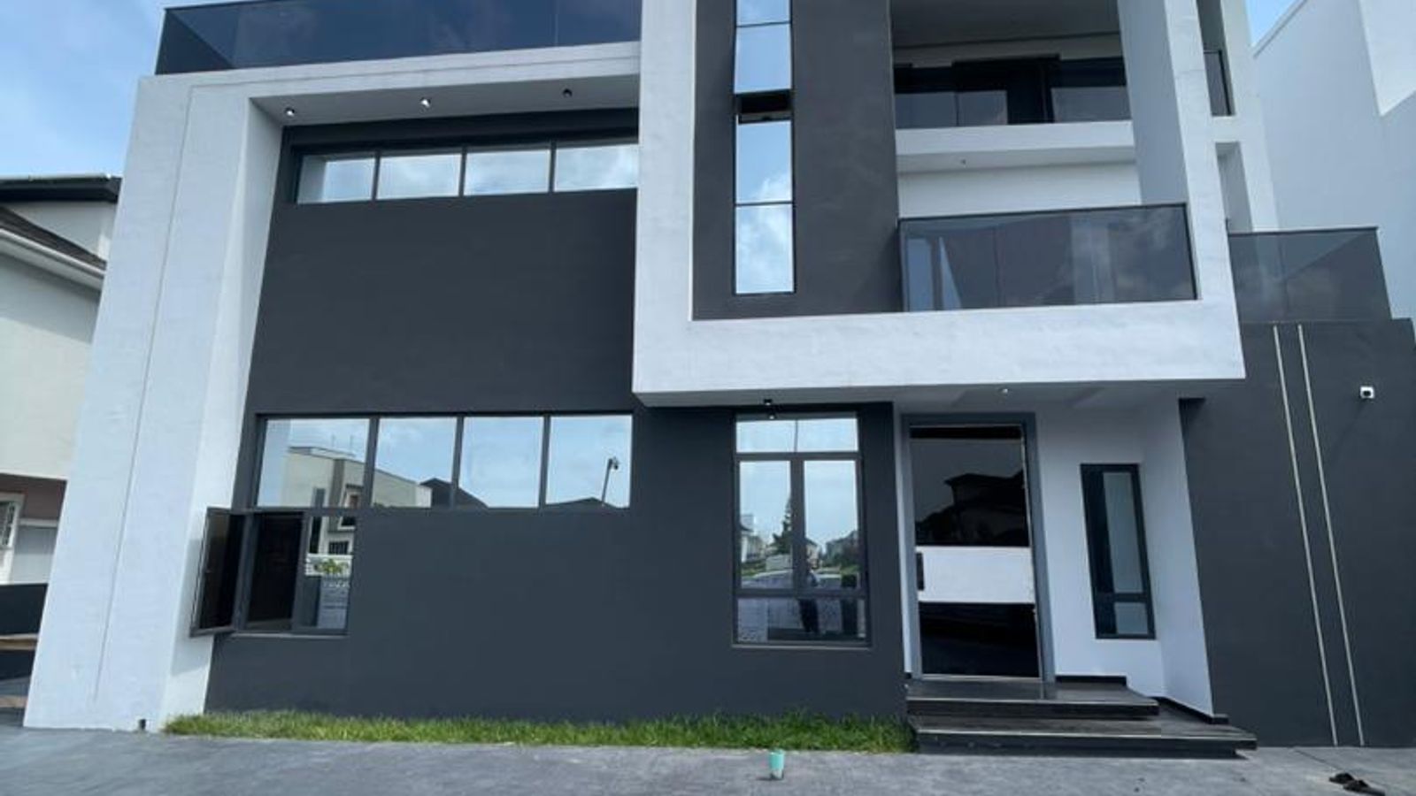 5 Bedroom Fully Detached Duplex