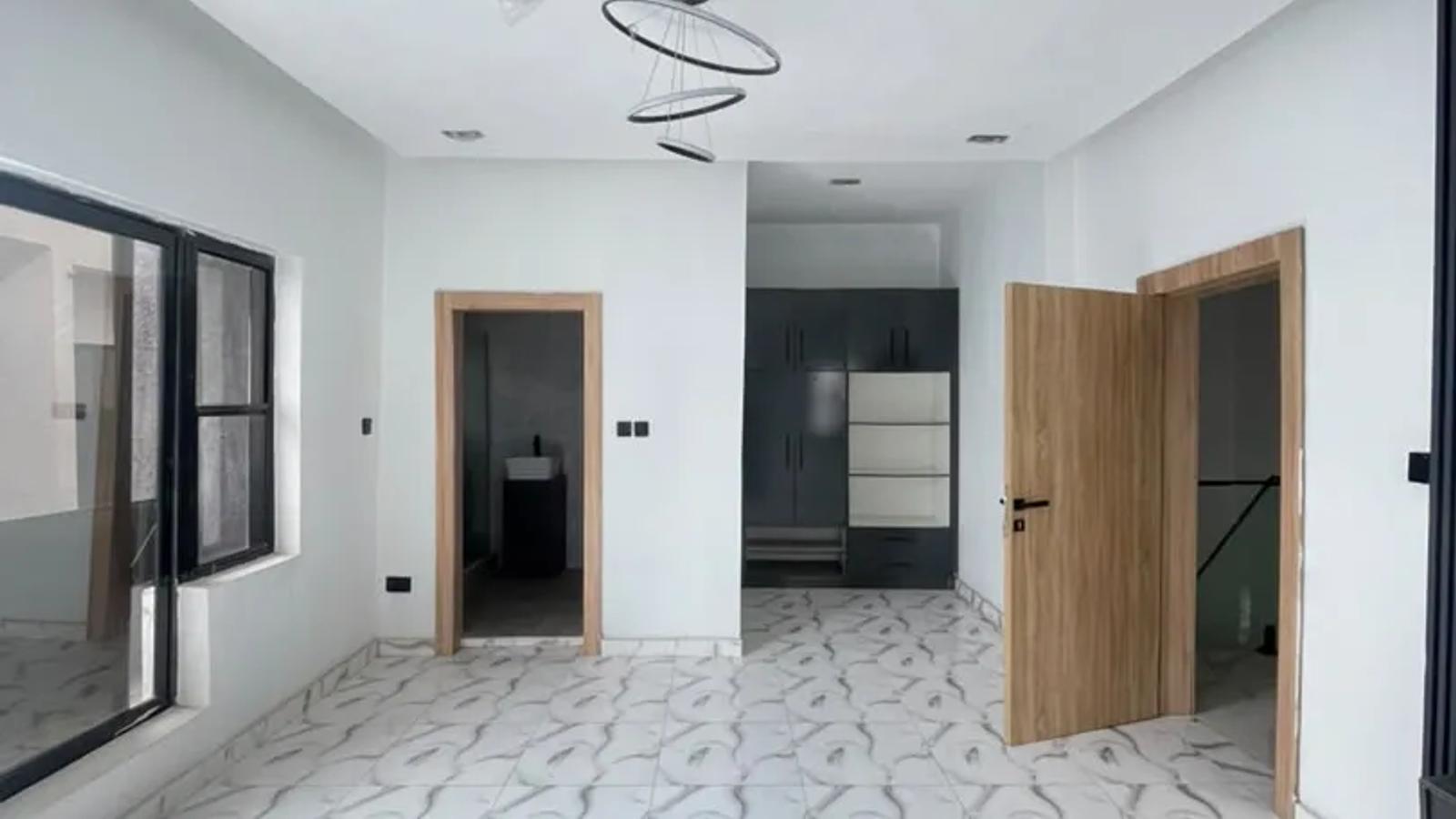 3 BEDROOM TERRACE DUPLEX WITH BQ