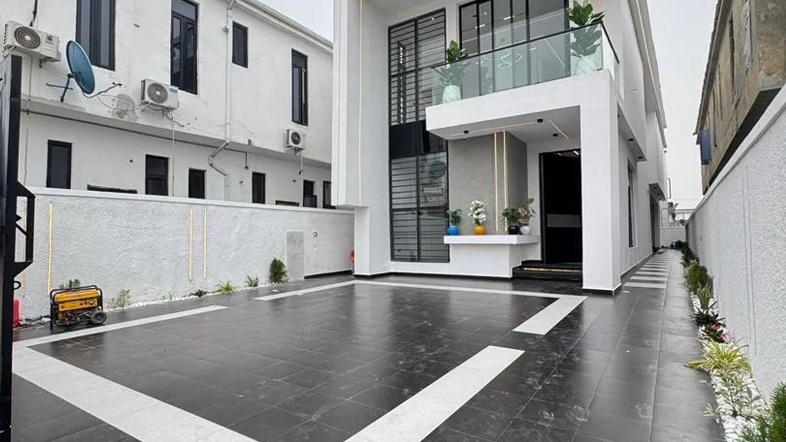 5 Bedroom Fully Detached Duplex
