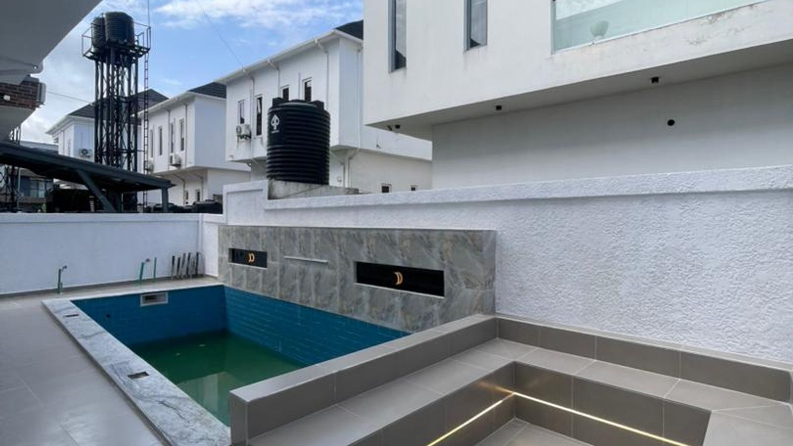 5 Bedroom Fully Detached Duplex