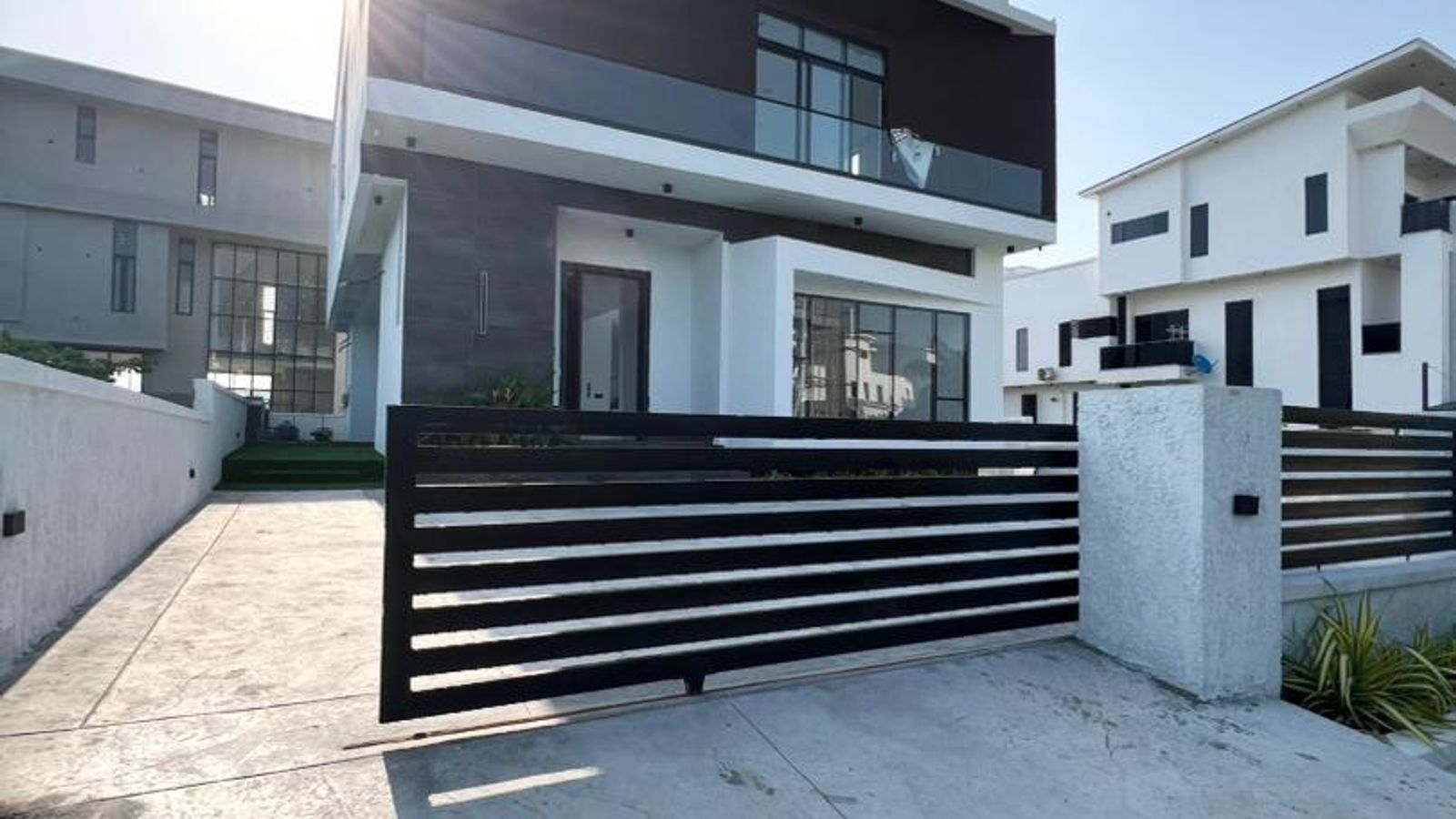 5 Bedroom Fully Detached Duplex
